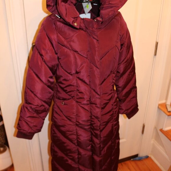 STEVE MADDEN Women's Fleece Lined Quilted Maxi Coat In Red - Picture 2 of 3